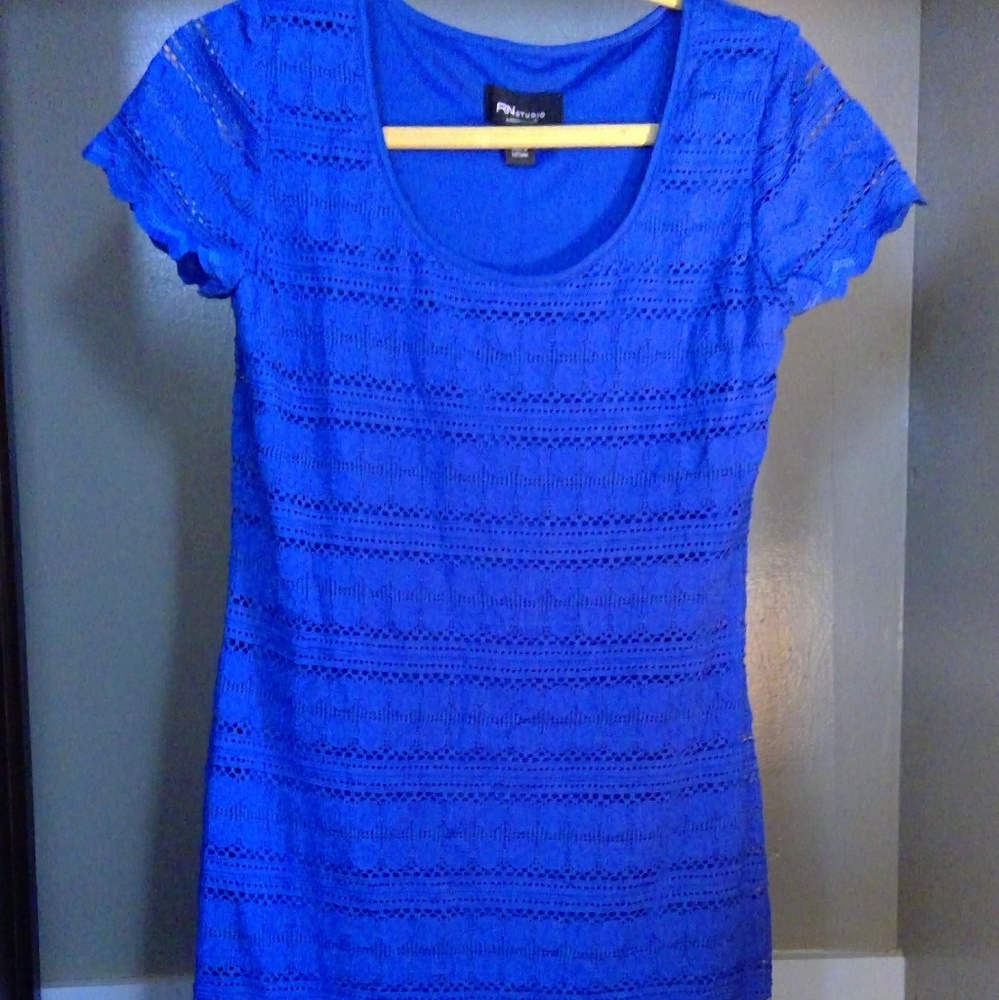 Size 6 blue RN studio dress